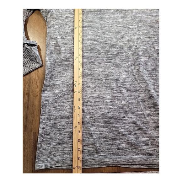 Lululemon Swiftly Tech Long Sleeve Top Gray Size 10 Running Yoga Gym EUC - Picture 12 of 13